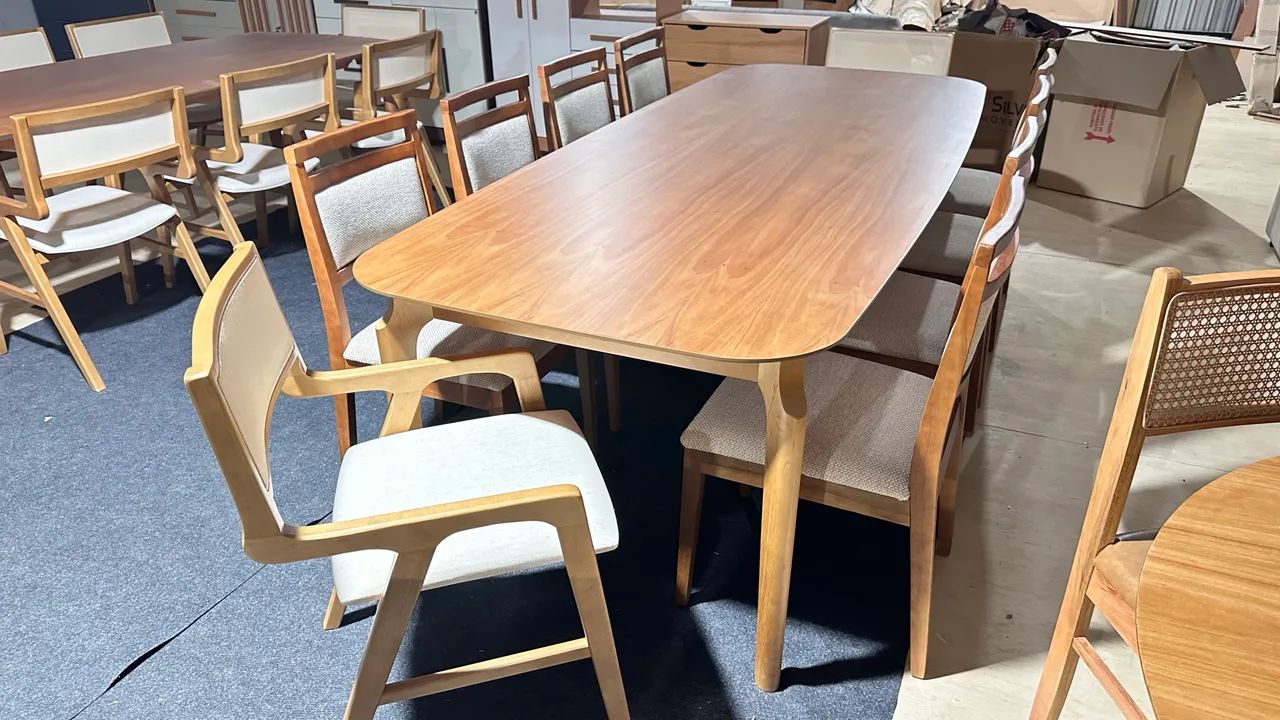 MESA DE JANTAR COM 10 CADEIRAS - Medidas 2.70x1.10 - Foto 2