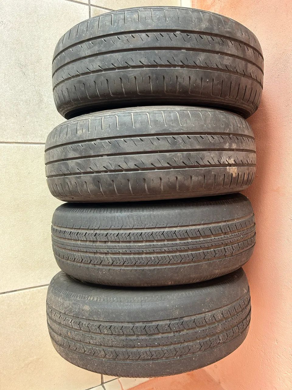 Vendo 4 pneus usados 205/60/16