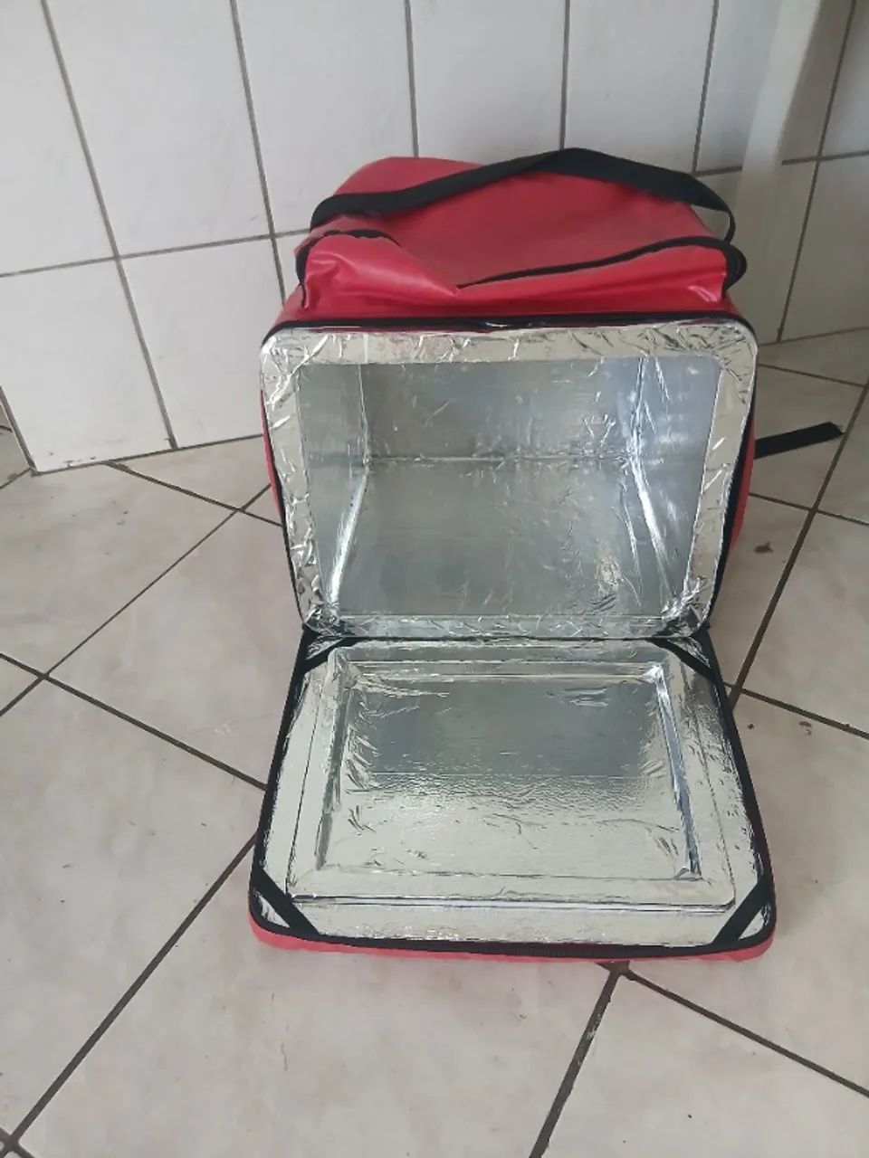 Vendo caixa térmica para ifood bara 