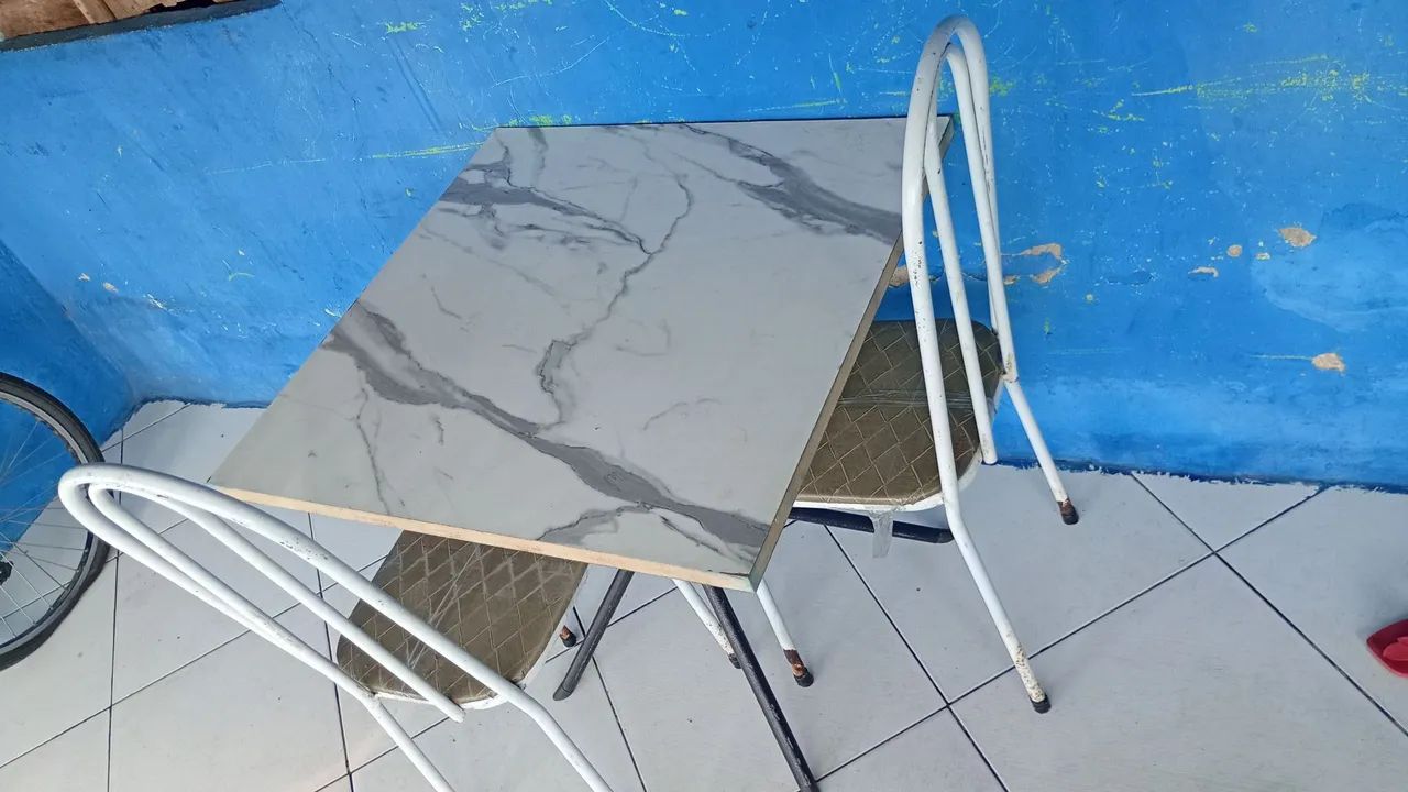 Vendo mesa pequena no precinho  - Foto 2