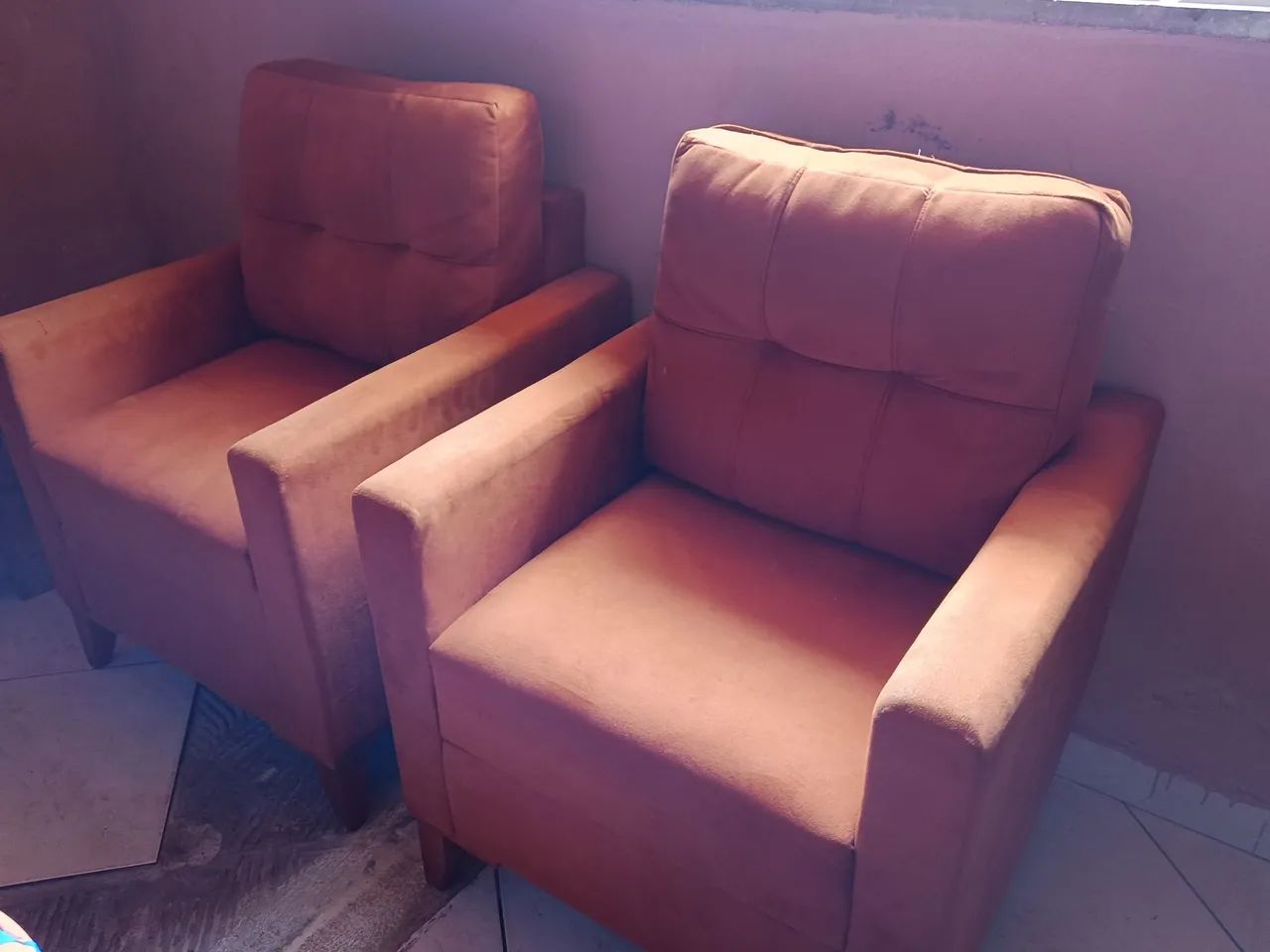 Sofá três lugares com duas poltronas - Foto 2