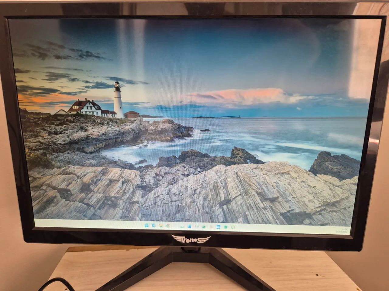 Monitor Tronos 17 Pol. LED HD, VGA, Preto