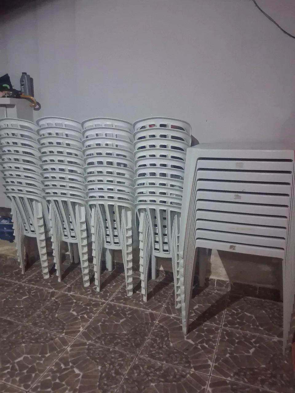 Jogo de cadeiras plástica 