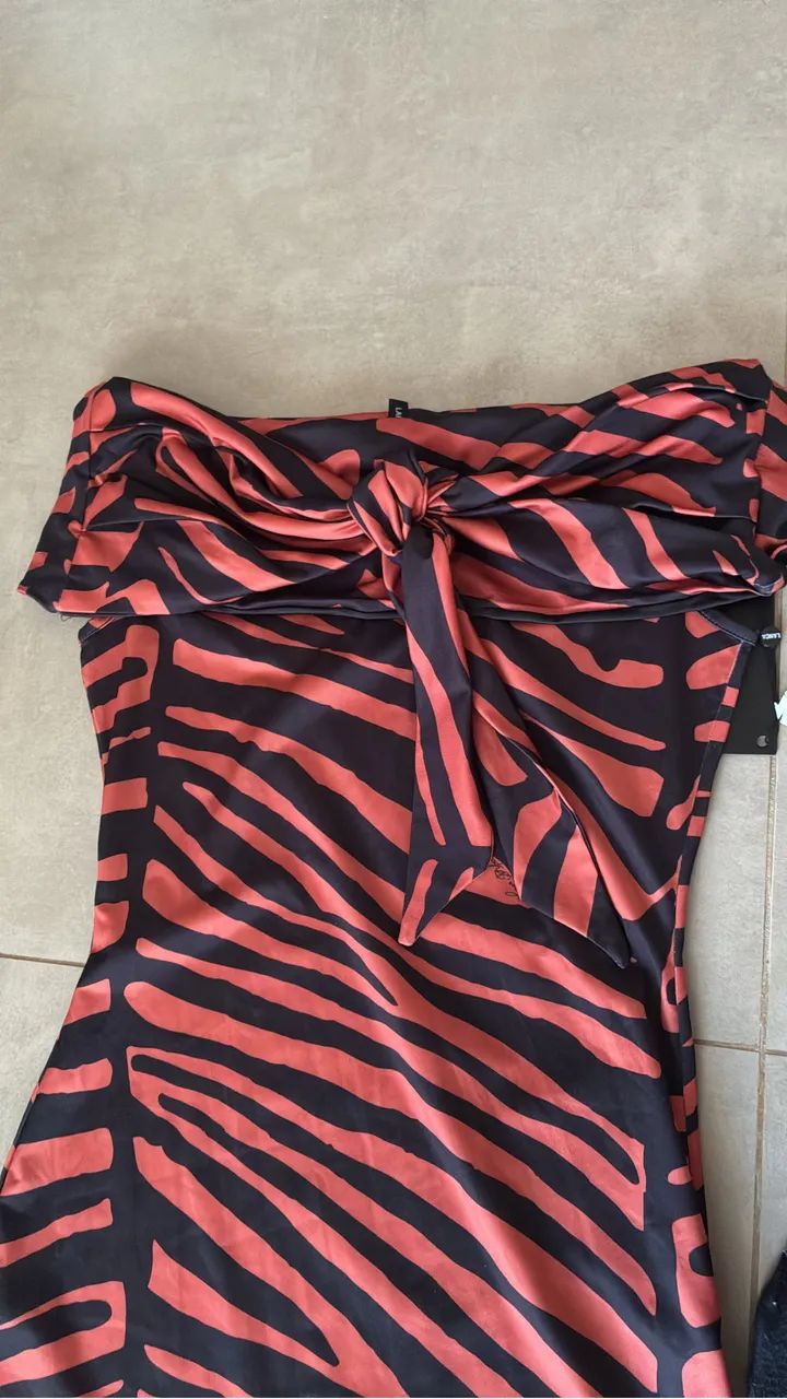 Vestido lança perfume 