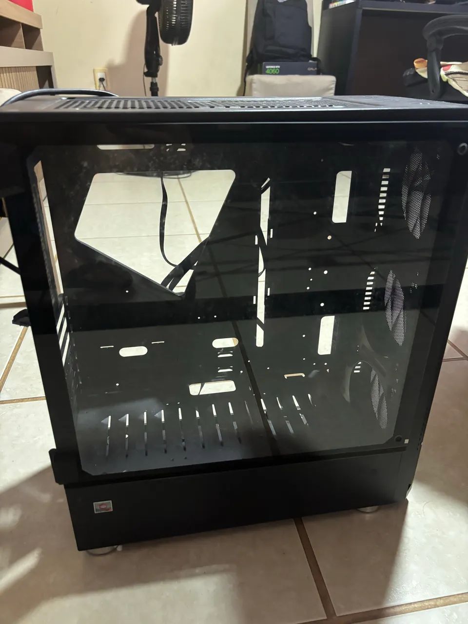 Gabinete Asrock  - Foto 2