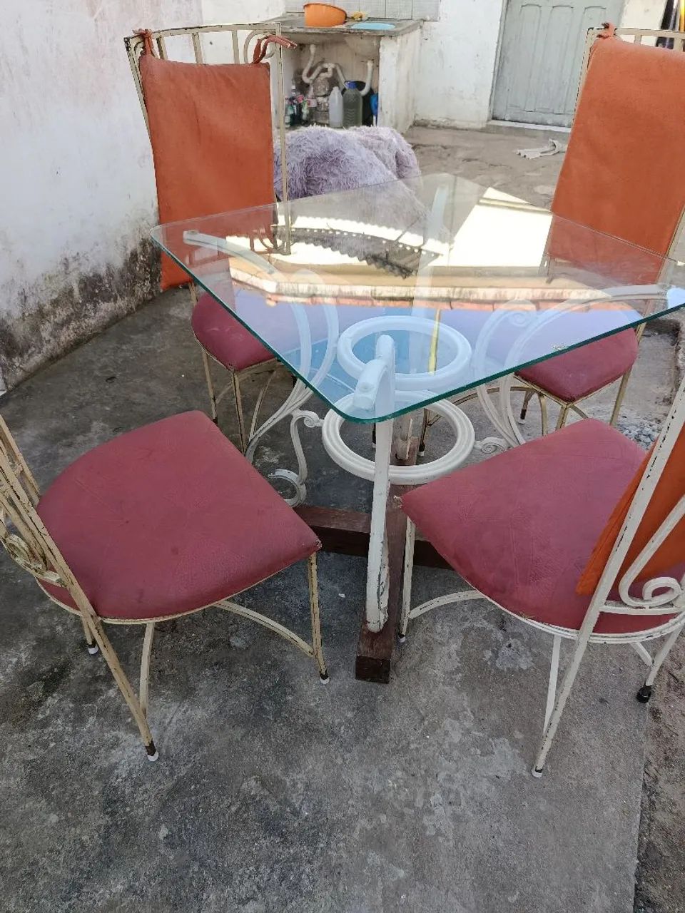 mesa 4 lugares base de madeira e ferro + 4 cadeiras de ferro - Foto 3