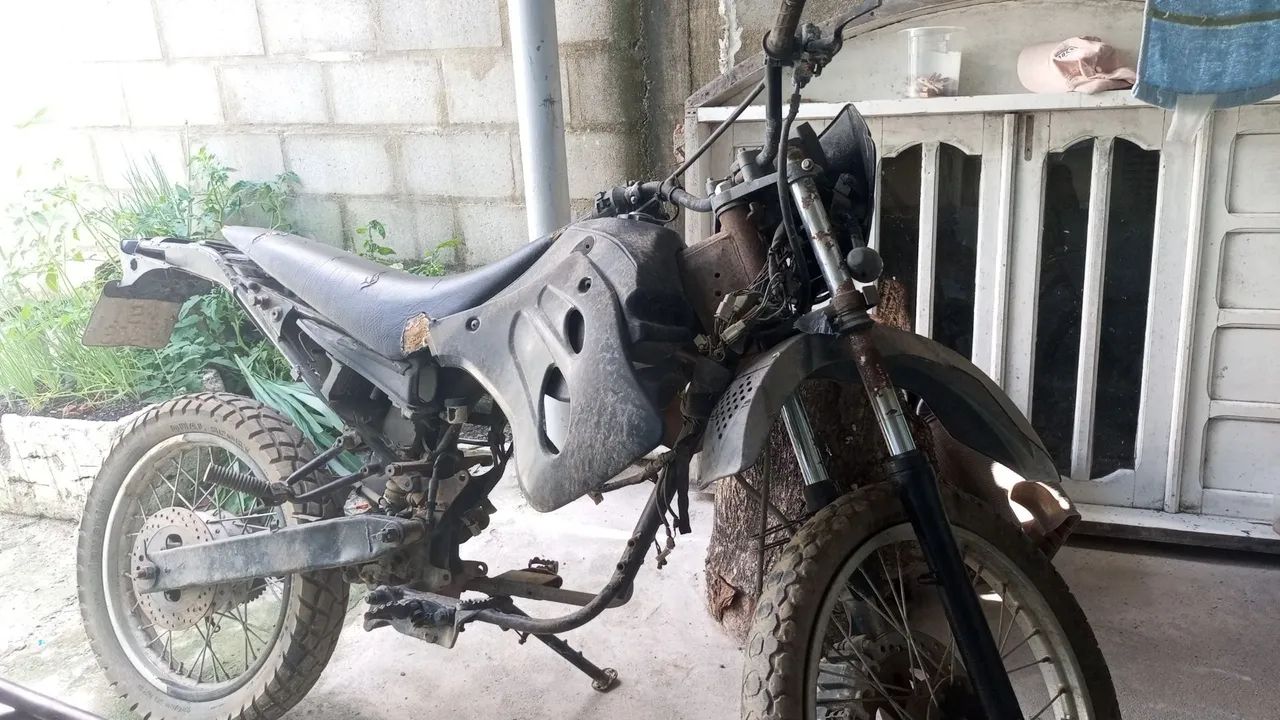 Vende se SUCATA DE UMA MOTO XTZ 125 sem motor  - Foto 4