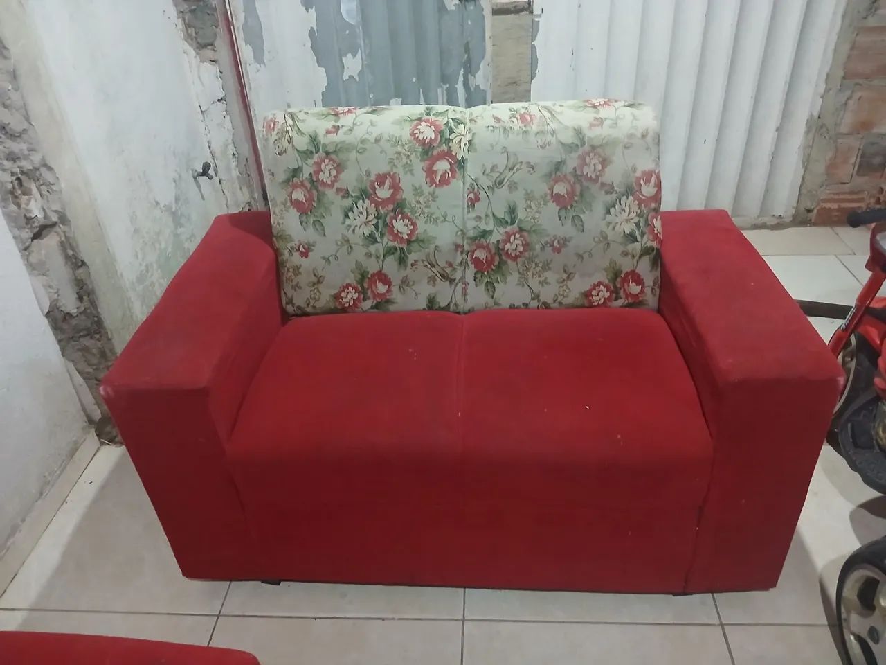 Lindo sofá pouco usado por 400 reais  - Foto 3