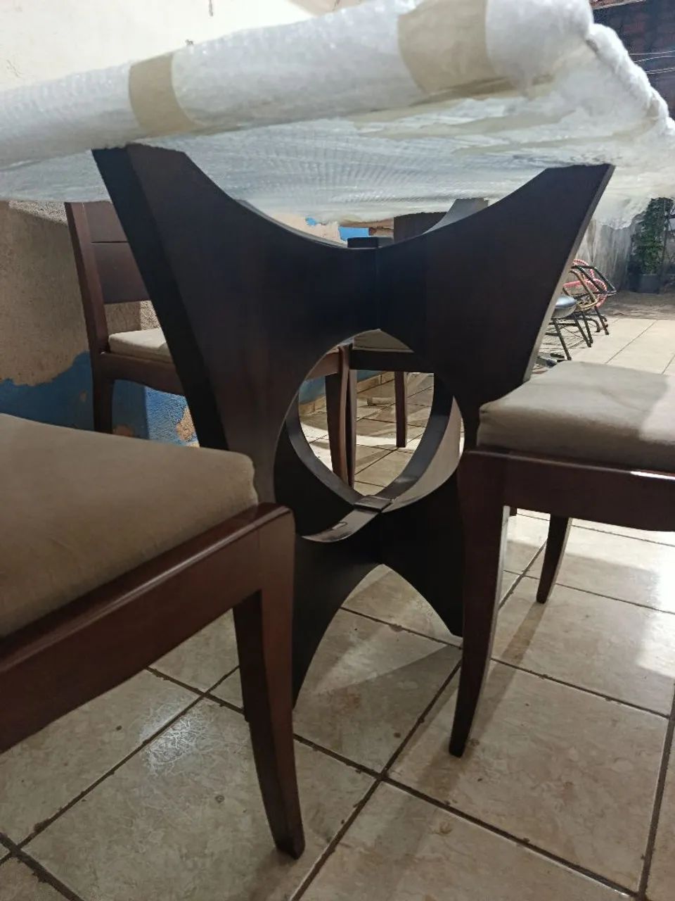 Mesa madeira maciça+ 4 cadeiras  - Foto 3
