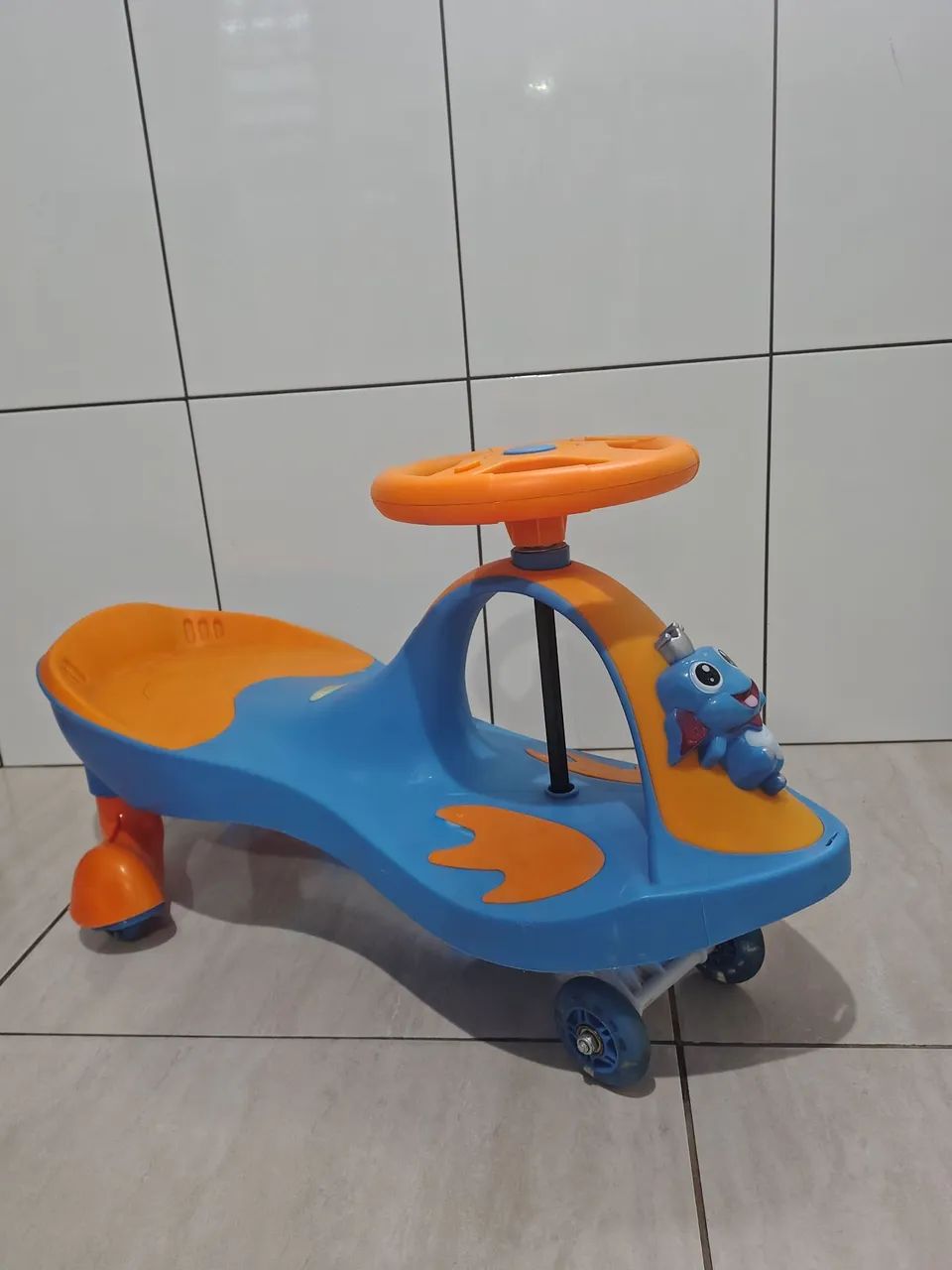 Carrinho de rolimã infantil 