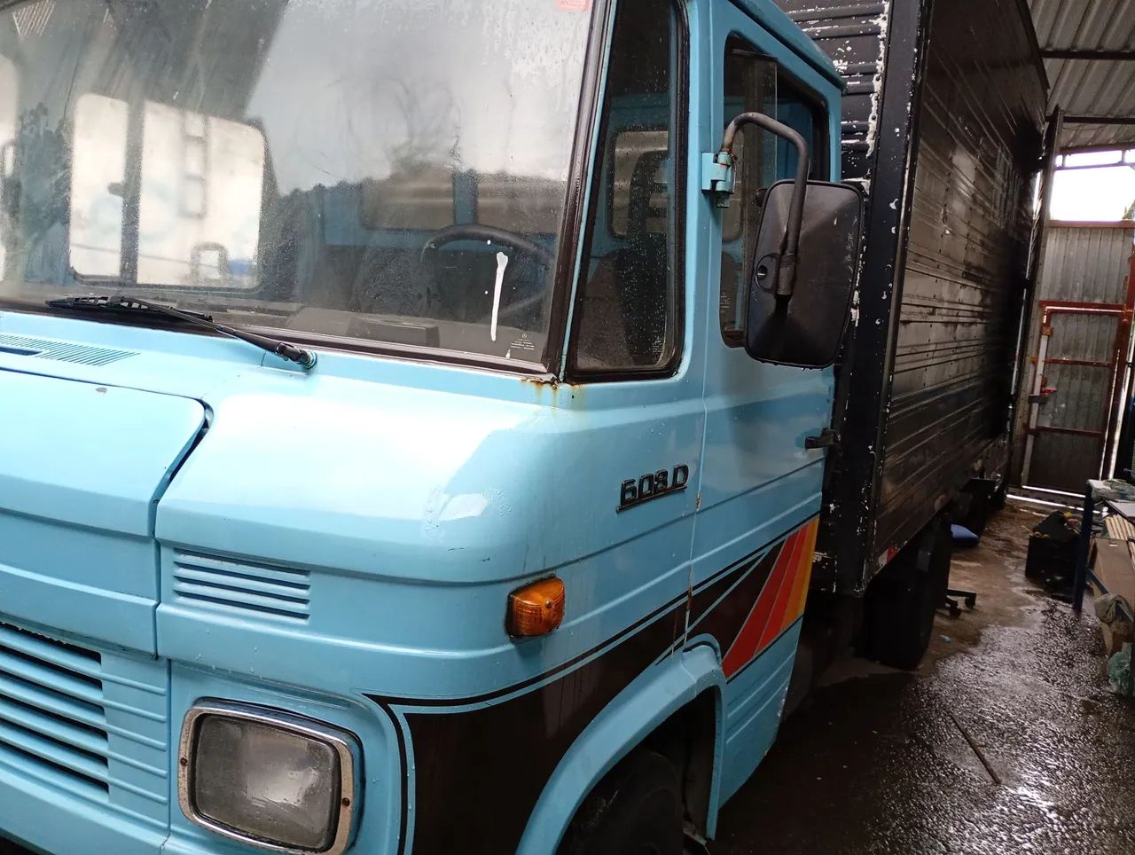 Caminhão 608