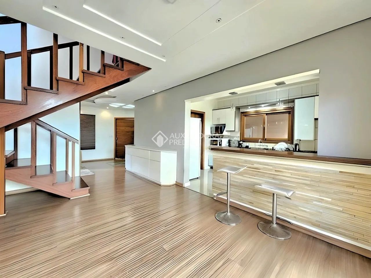 Casa Semi-Mobiliada com Lareira e Suíte - Moinhos de Vento/Canoas - Foto 4