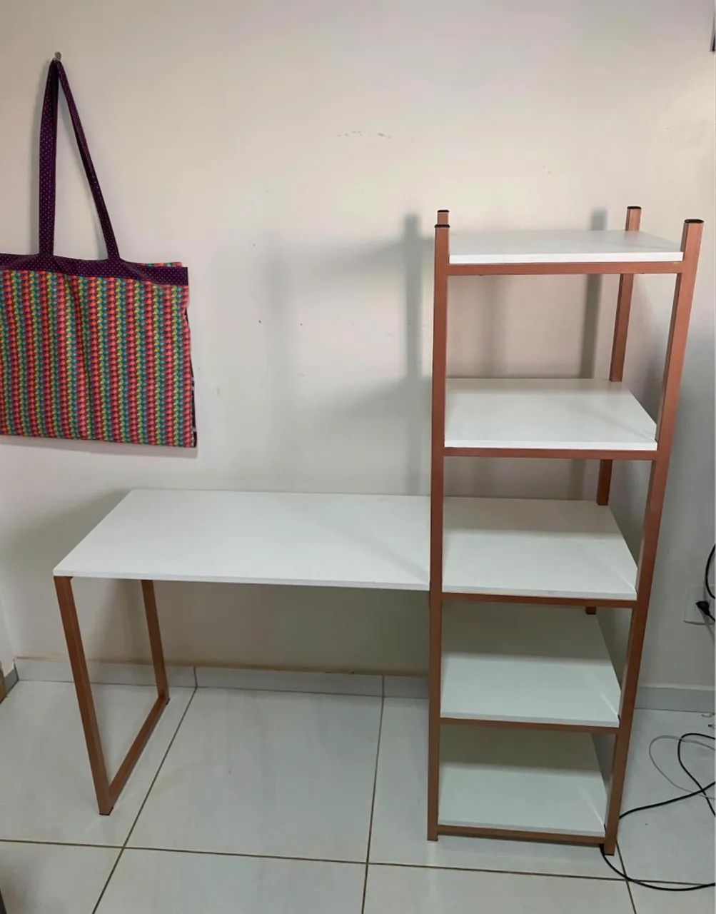 Mesa com prateleiras estilo industrial - Foto 3
