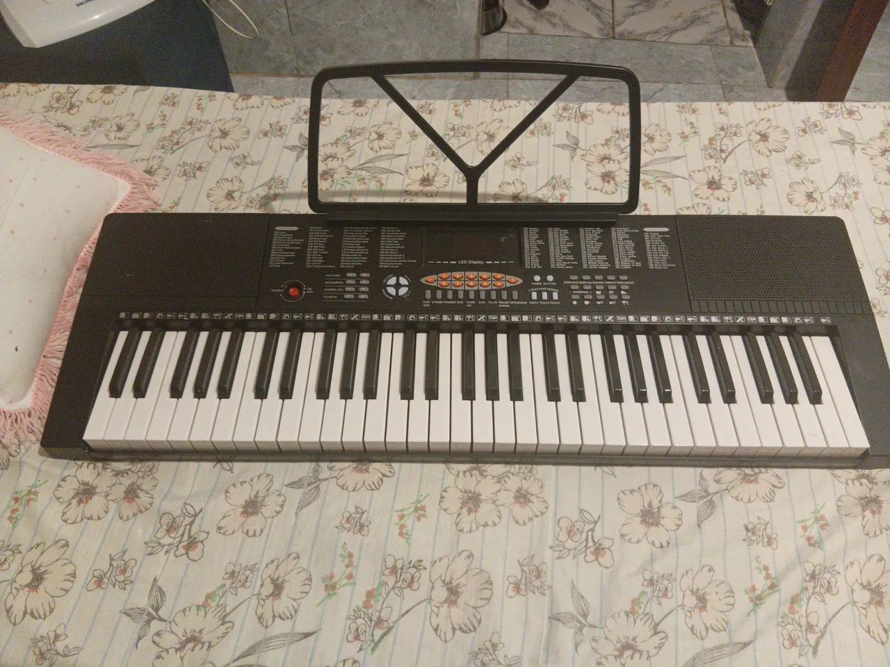 Teclado mxt mt 1280 - Instrumentos musicais - Vila de Abrantes