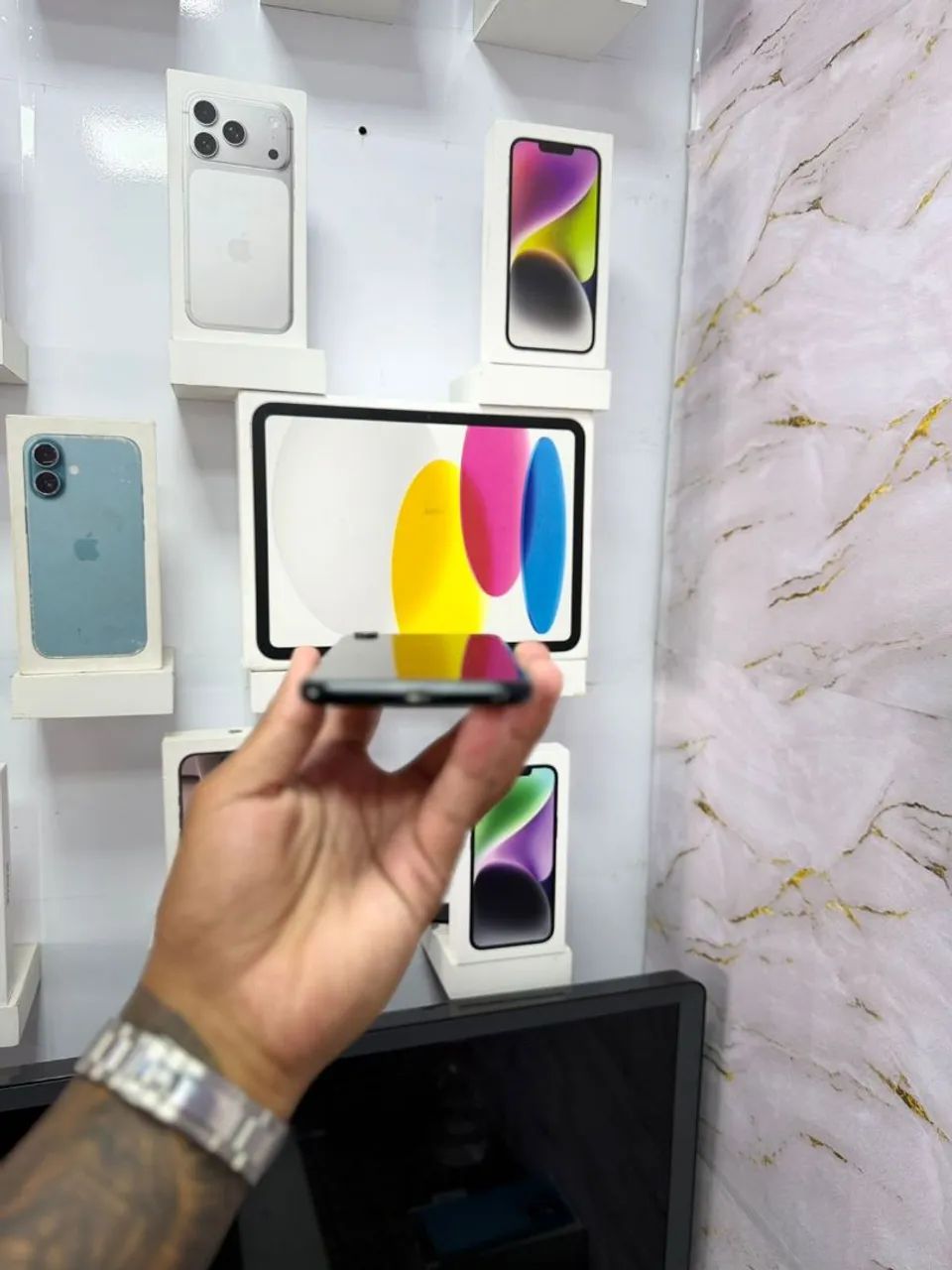 iphone XR 香港版　simフリー128GB iPhone XR 香港版 SIMフリー デュアルSIM 128GB ブラック 【公式通販】