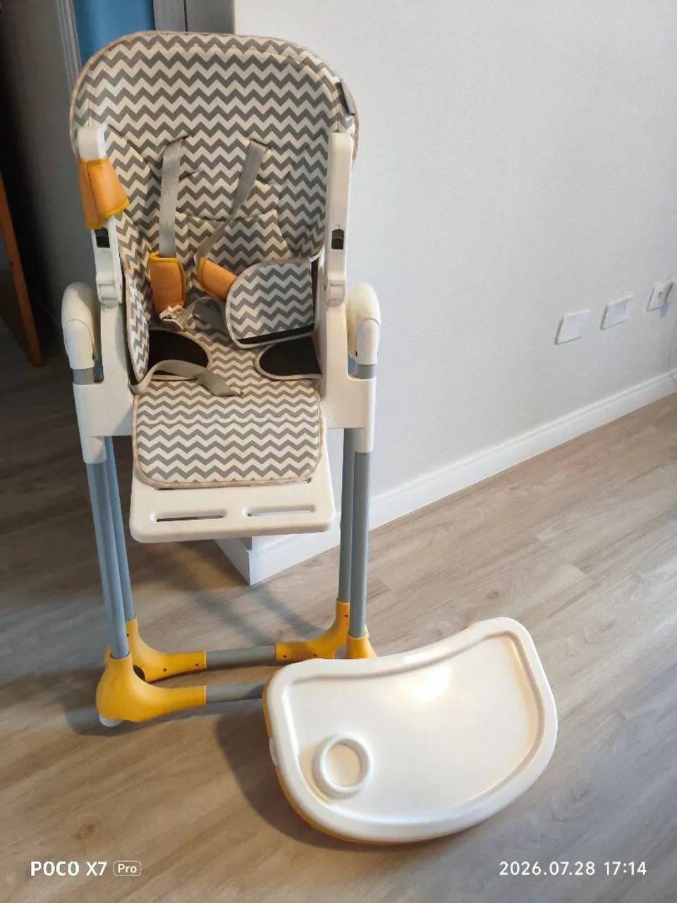 Cadeira de alimentação infantil 