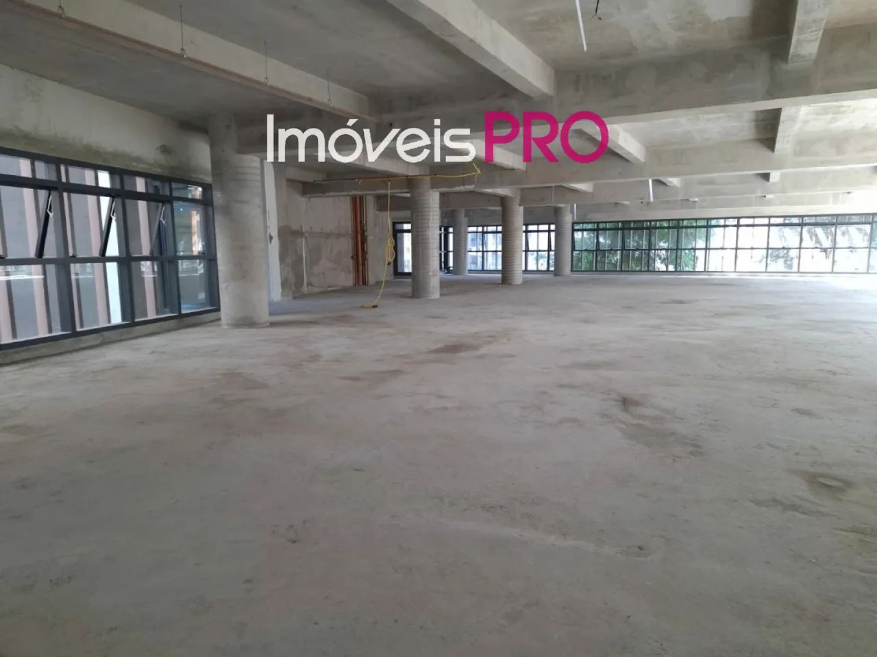 Prédio comercial de 2 andares - Foto 2