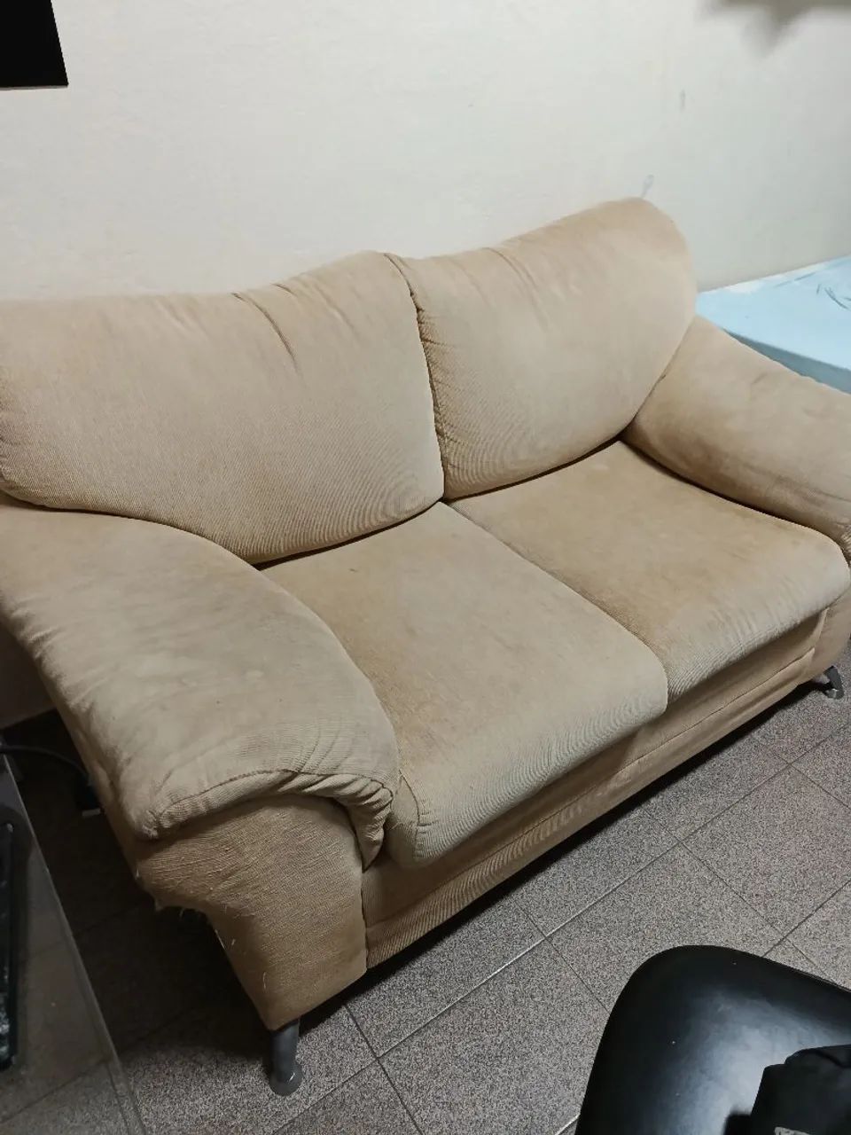 PAR DE SOFÁS 2 LUGARES ( 1 grande e 1 pequeno ) - Foto 2