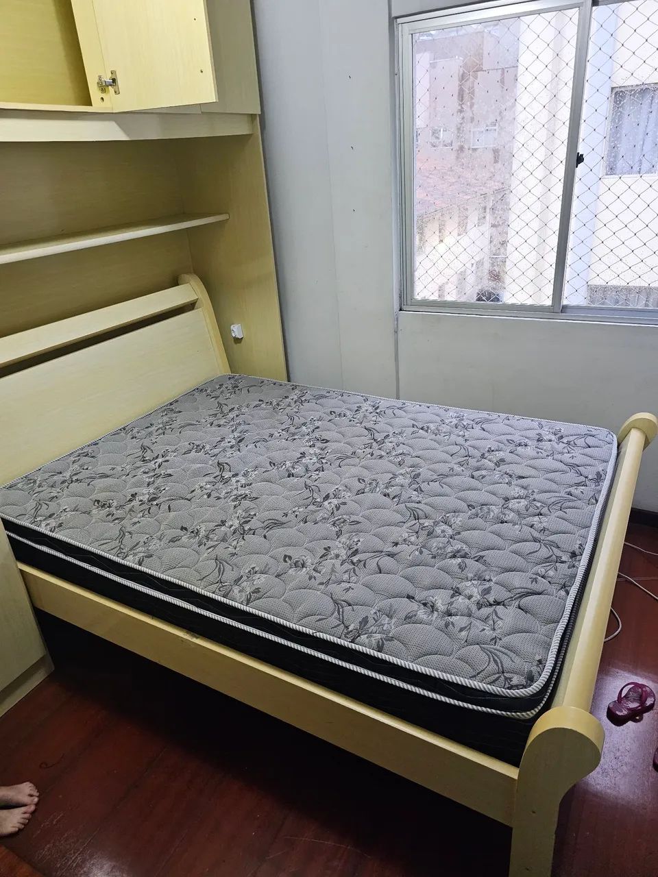 Cama de casal com colchão 