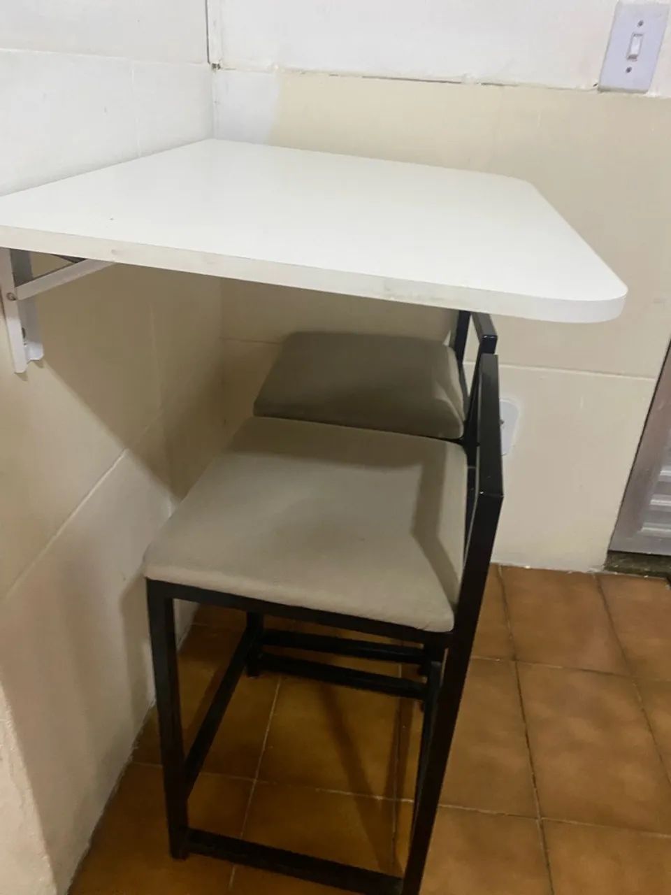 Mesa dobrável com dois bancos  - Foto 2