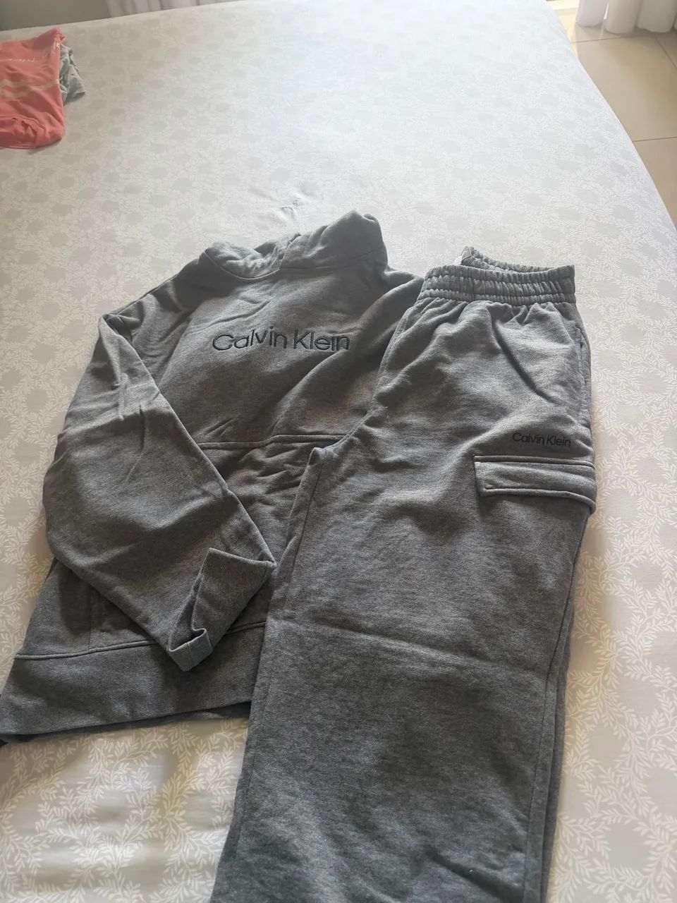 Conjunto moleton Calvin Klein 