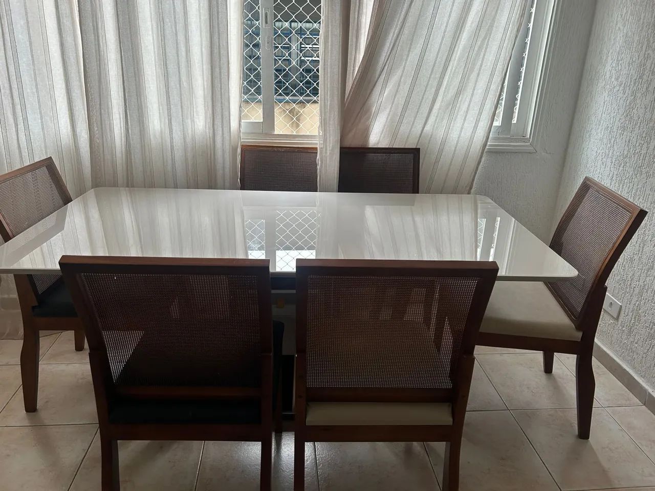 Mesa retangular e cadeiras  - Foto 2