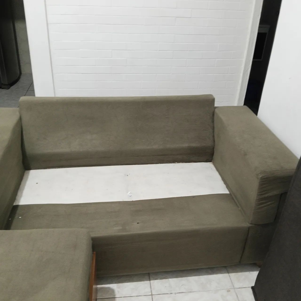 Sofá de dois lugares 