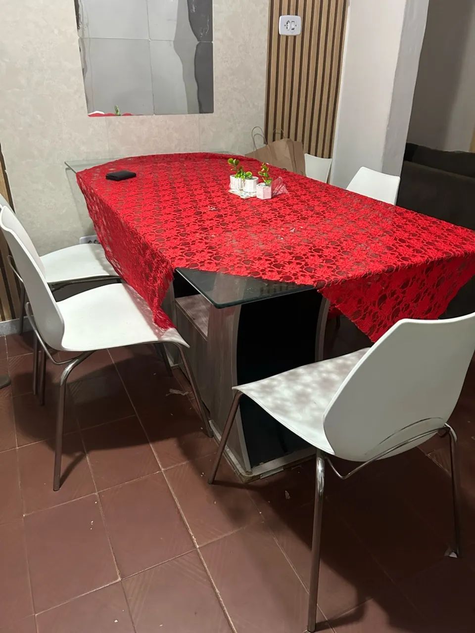 Mesa de vidro com 6 cadeiras