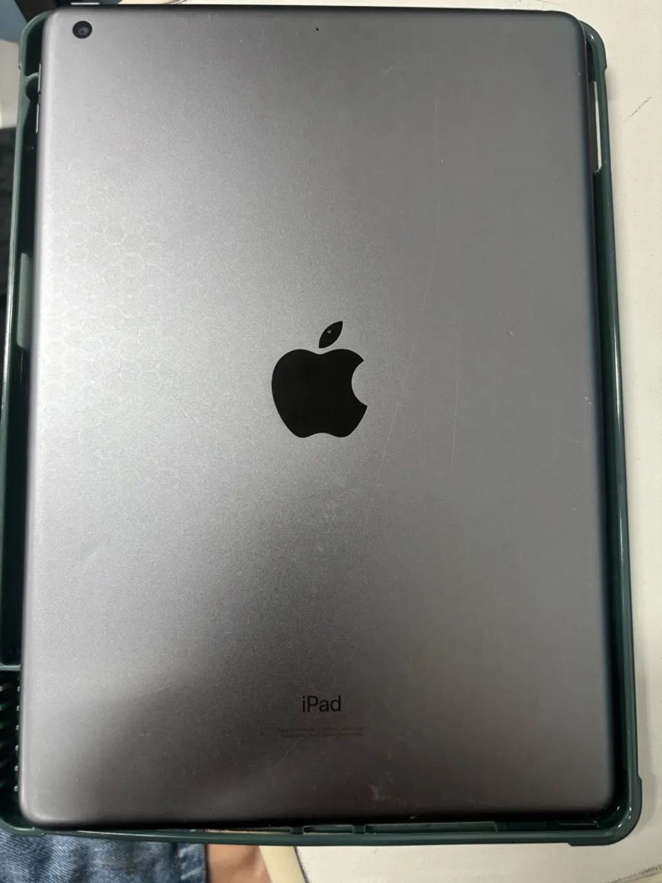 Ipad 9ª geração - 256 GB - prata, com capa inclusa - Foto 2