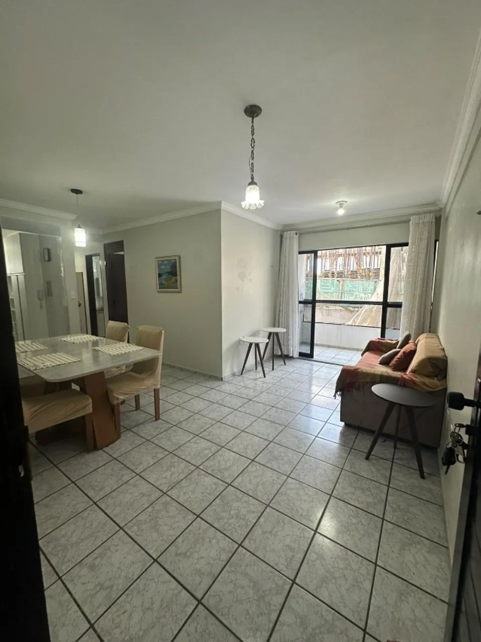 Apartamento em Intermares com 02 quartos, sendo 01 suíte e varanda. (Oportunidade)