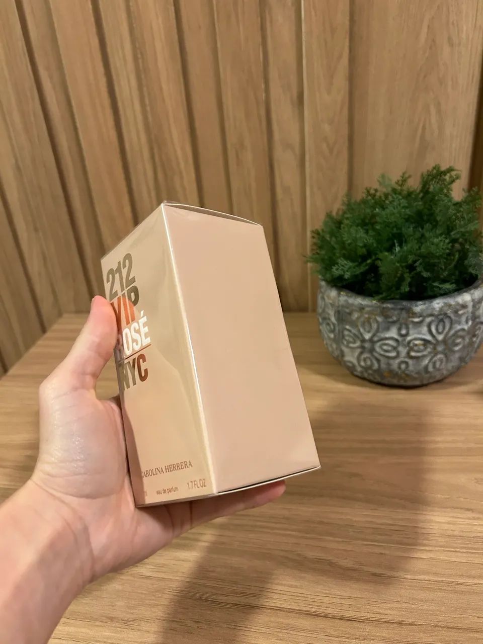 Perfume 212 VIP Rosé 