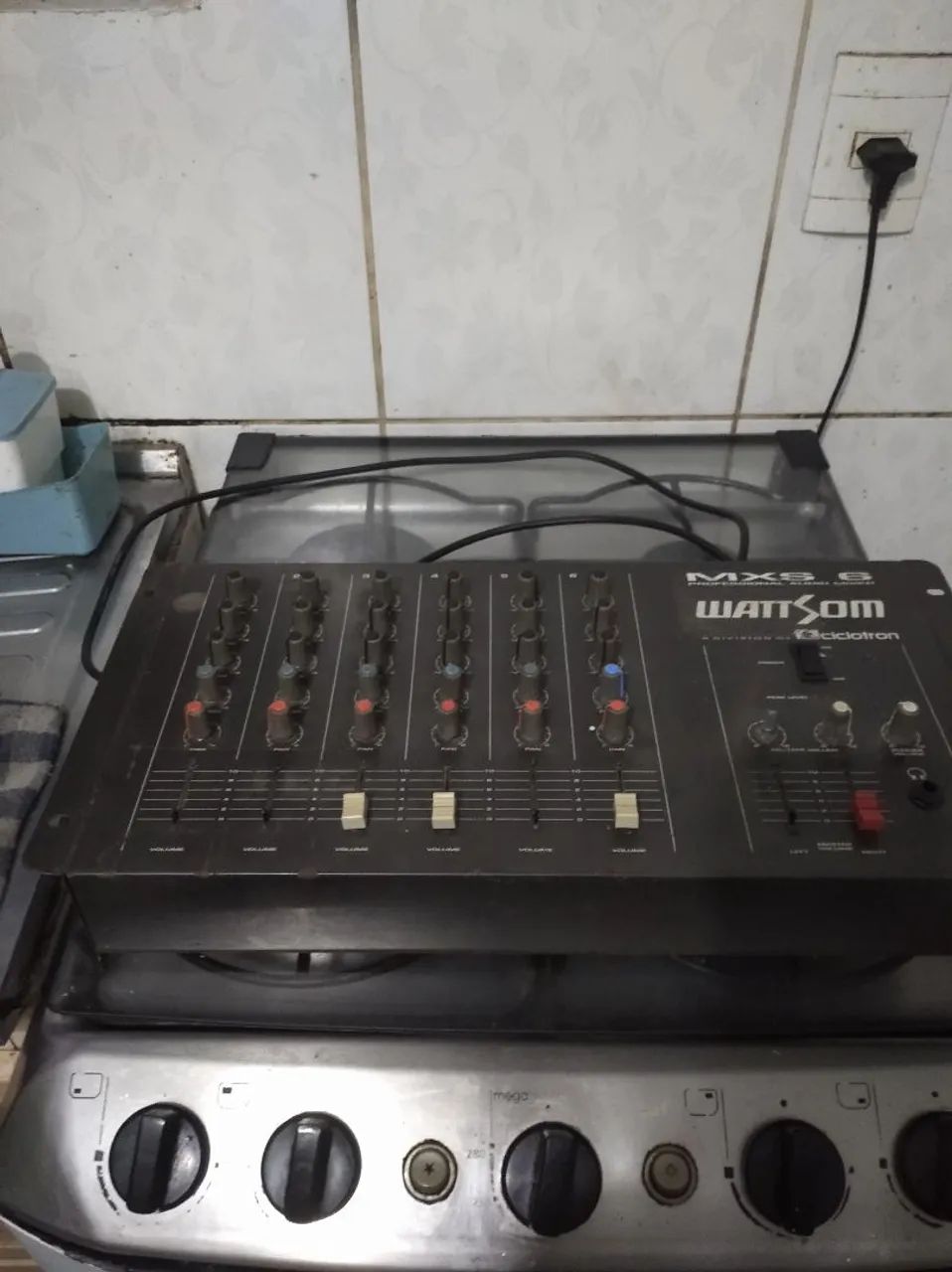 Mesa de som MXS 6 wuttsom.