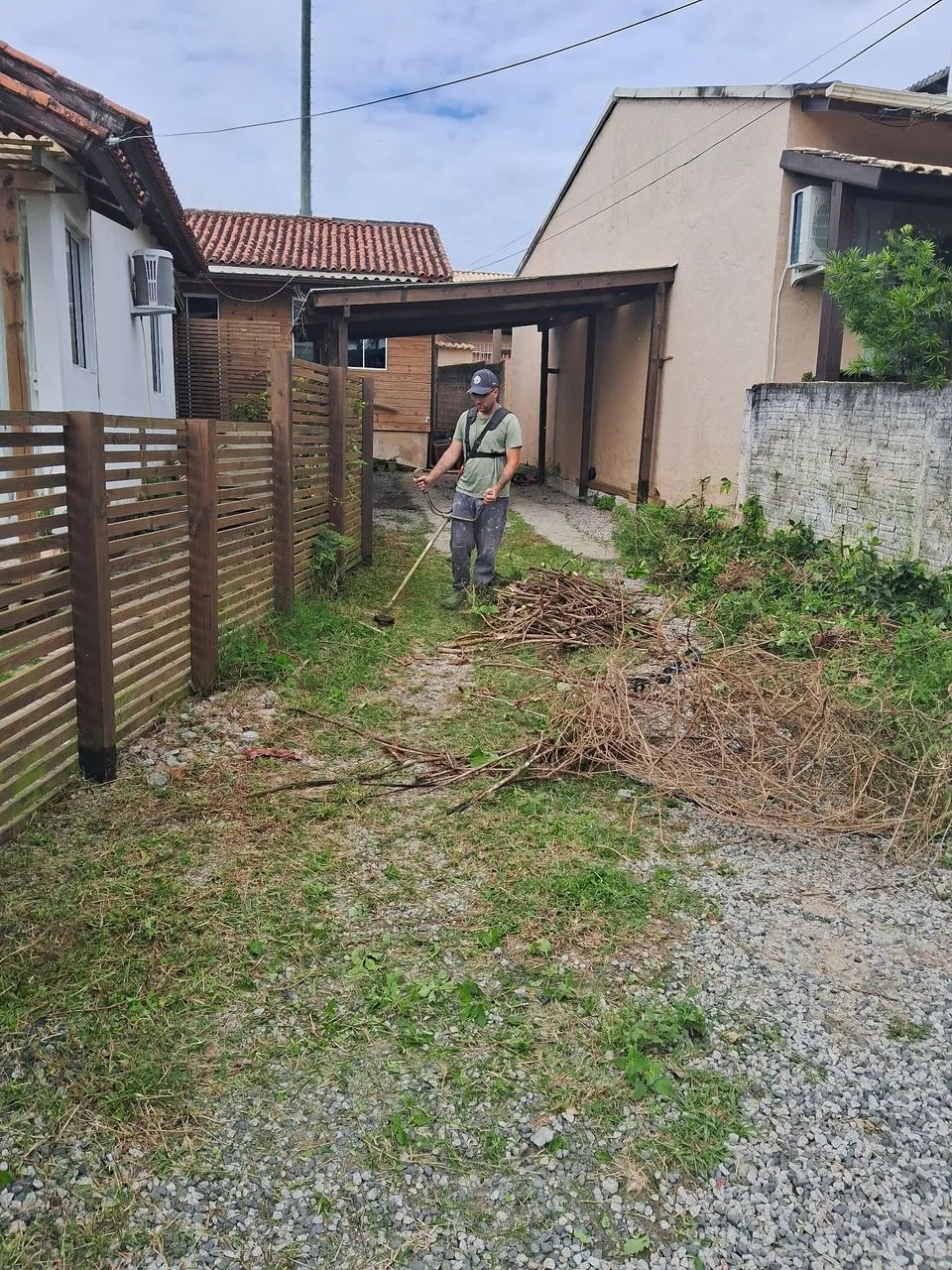 Trabalho com Jardinagem e Poda de Árvores 