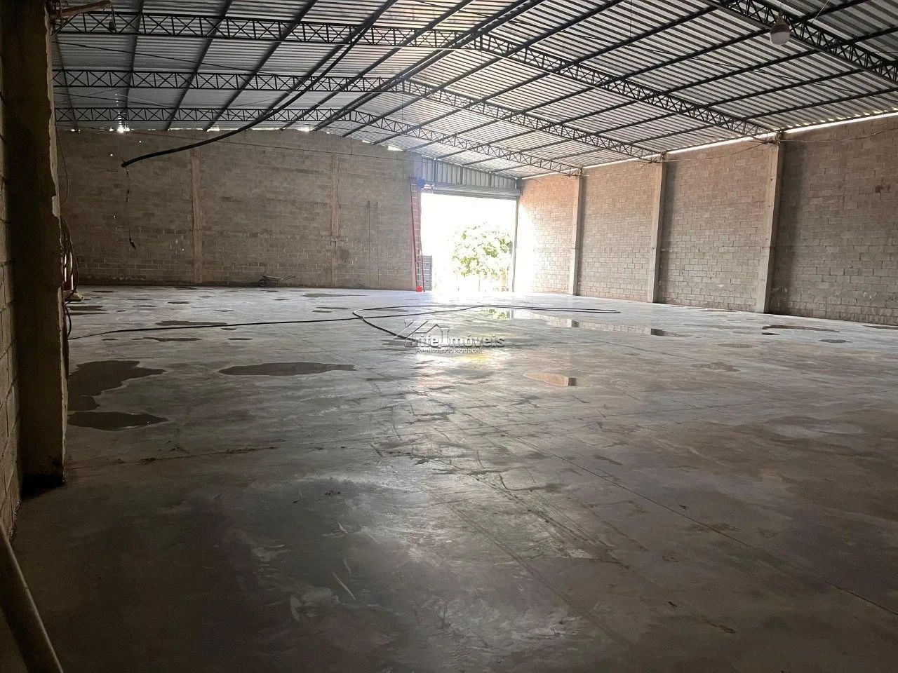 Aluga Barracão com 1.100m² total em Monte Mor