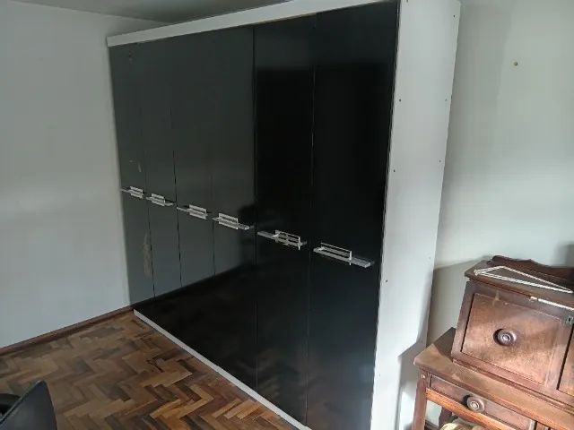 Guarda-roupa de madeira em bom estado - Foto 2