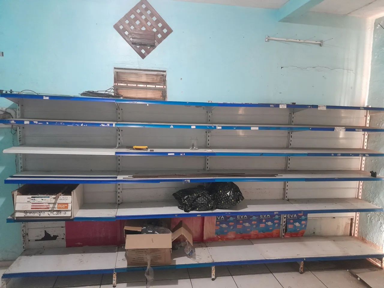 Prateleiras de ferro uso comercial  - Foto 2