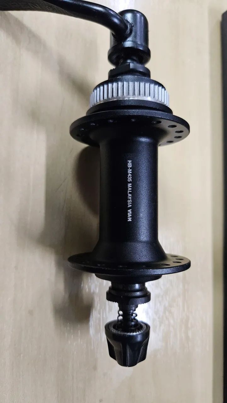 Cubo dianteiro  Shimano  m435 disco 32 furos