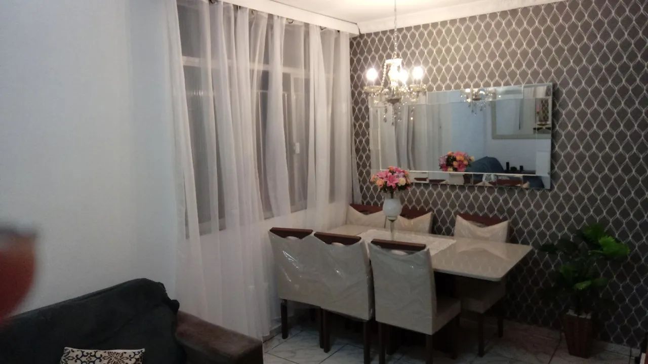 Mesa com 6 cadeiras