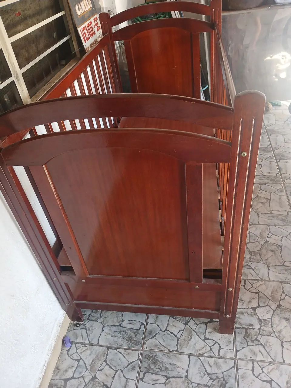 Vende-se berço em bom estado entrego com taxa  - Foto 2