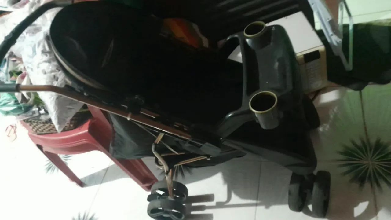 Vendo esse carrinho de bebê  em bom estado 