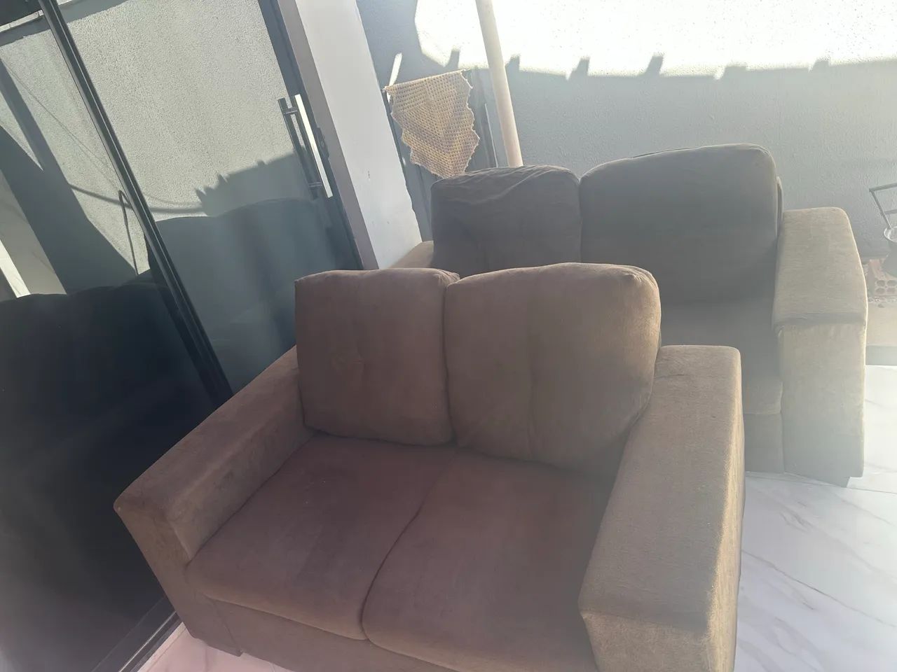 Vendo 2 sofás de 2 e 3 lugares - Foto 2
