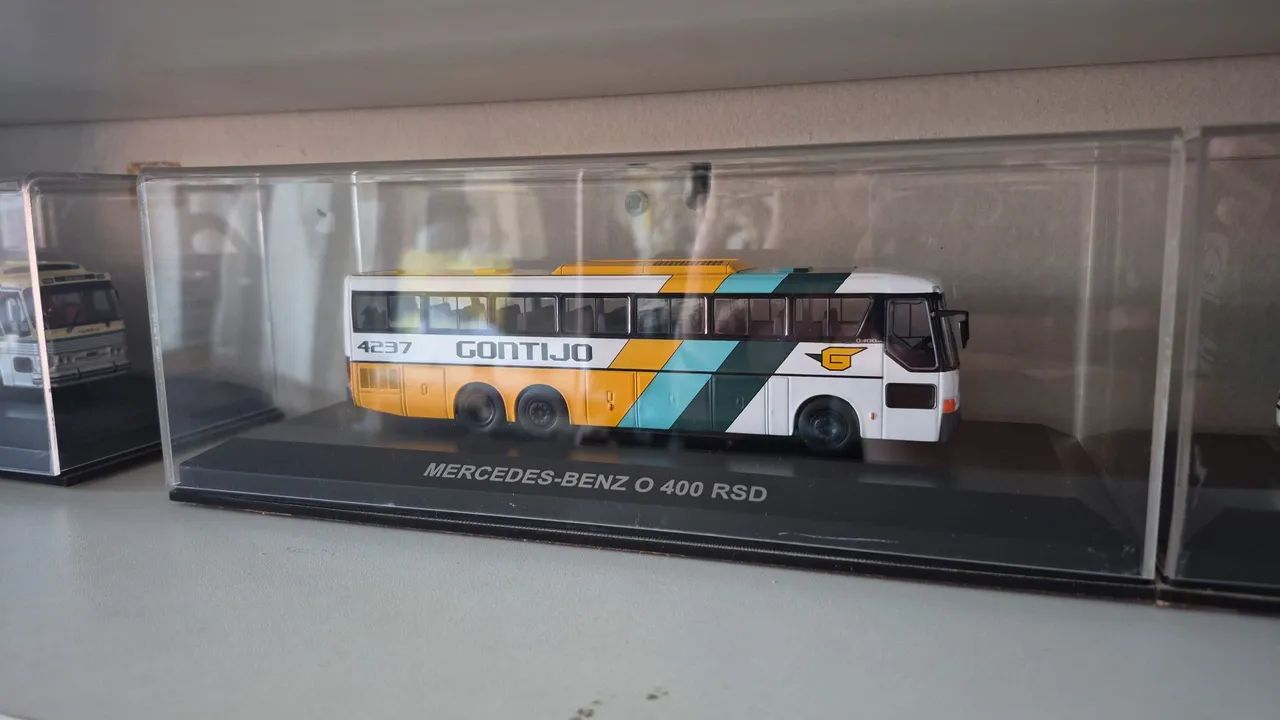 Ônibus miniatura 