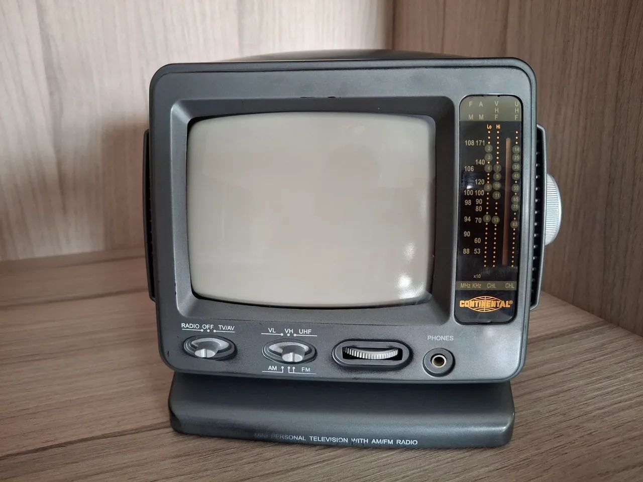 TV PORTÁTIL DE TUBO 5" POLEGADAS C/ RÁDIO AM/FM