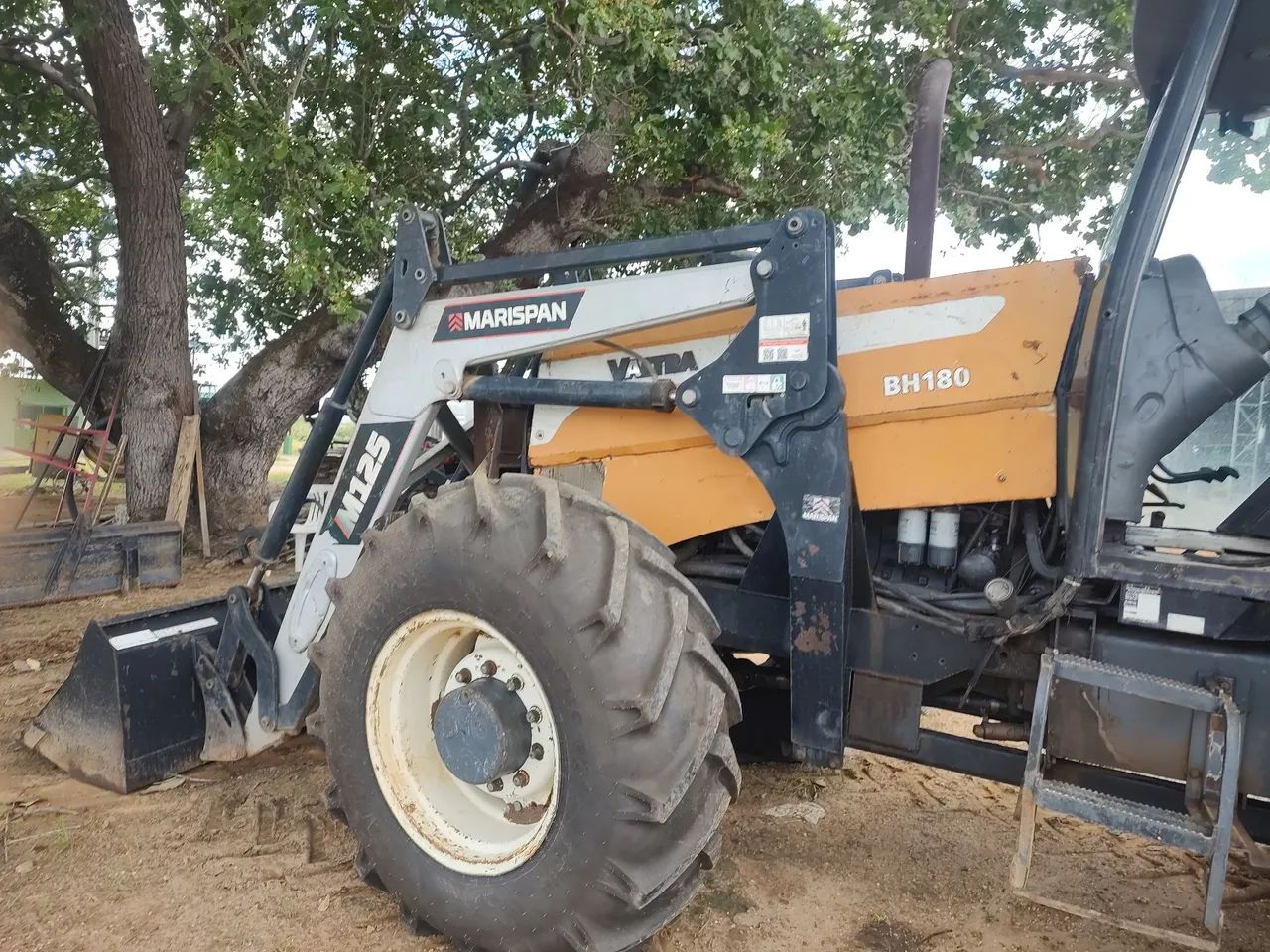 trator Valtra BH 180 