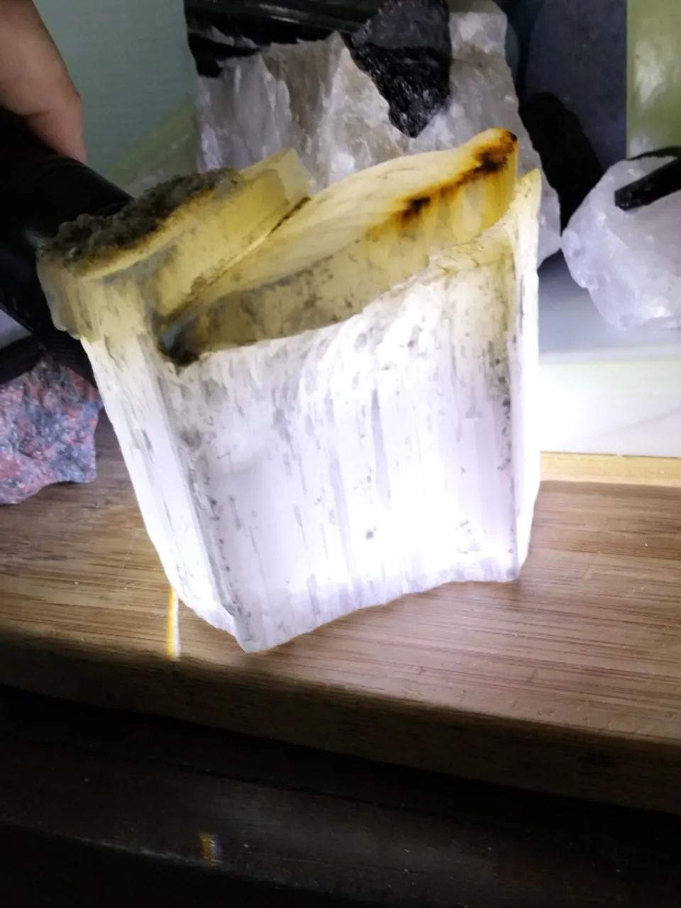 Arte em pedra branca coleção. 555g 
