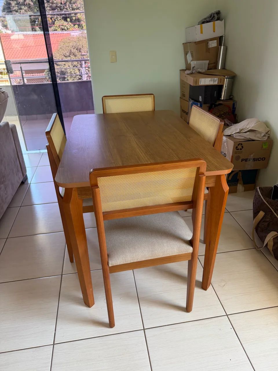 Mesa de jantar 4 cadeiras 