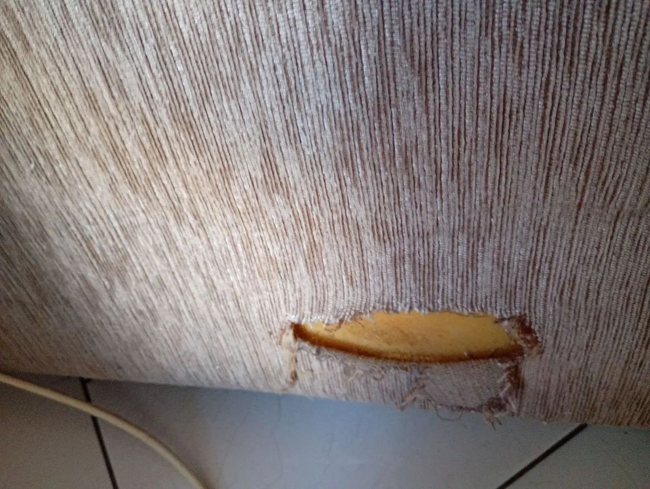 Sofá 4 lugares com avaria! - Foto 4