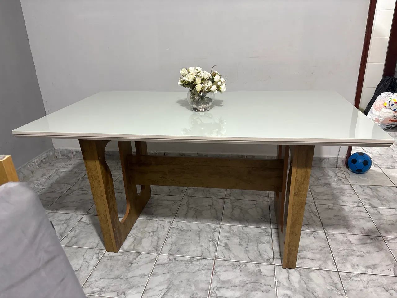 Mesa de 6 lugares com tampo de vidro  - Foto 4