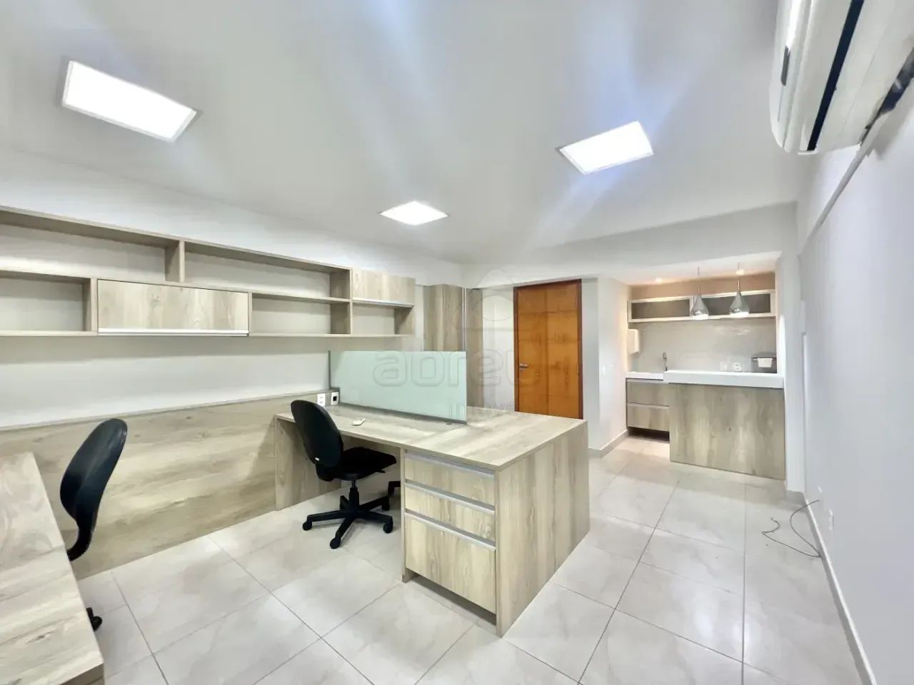 Sala reformada e mobiliada no Themis Tower - Lagoa Nova - Foto 2