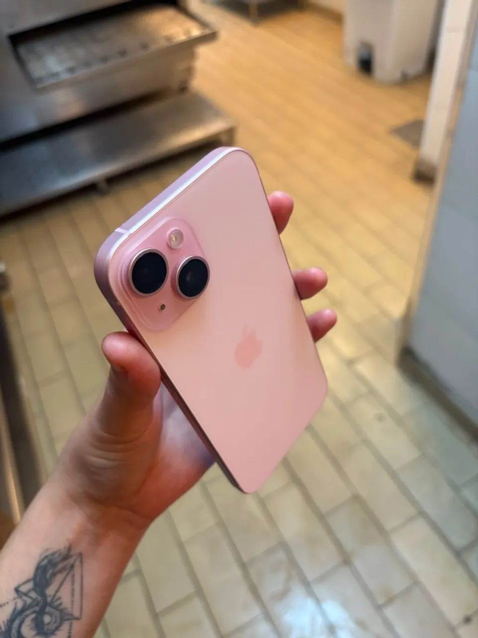 iPhone 15 rose - Foto 3